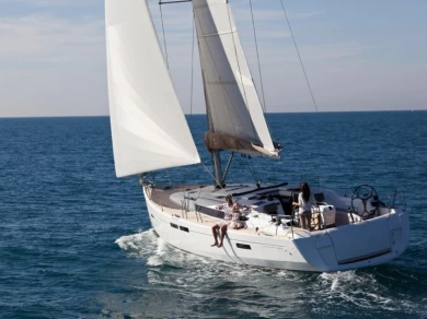 Noleggio Barca a vela Jeanneau con patente nautica