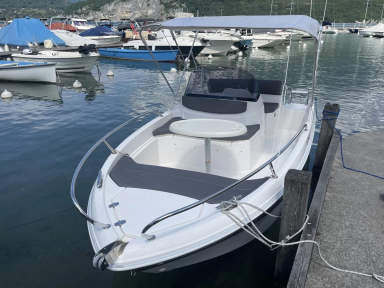 Louez un AM Yacht Titanium 460 à Sevrier