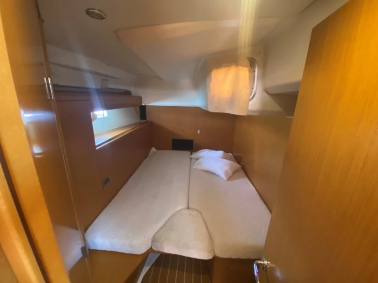 Louer Voilier avec ou sans skipper Jeanneau à Lefkáda