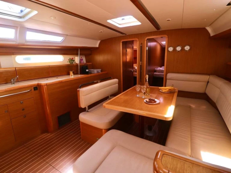 Louez un Jeanneau Sun Odyssey 49i Performance à Kuşadası