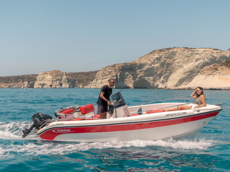 Bateau à moteur à louer à Mílos au meilleur prix