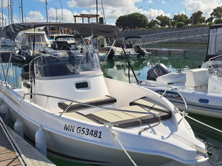 Location Bateau à moteur B2 Marine avec permis