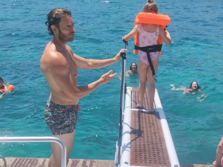 Louez un Comar Clanship 42 FB à Catane