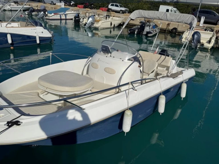 Louer Bateau à moteur avec ou sans skipper Ranieri à Cannes