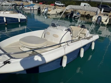 Chris Craft Sea Hawk 213 da affittare a  Cannes