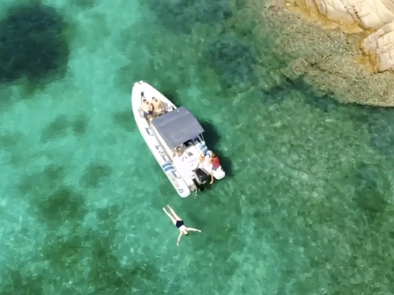 Semi-rigide à louer à Palau au meilleur prix