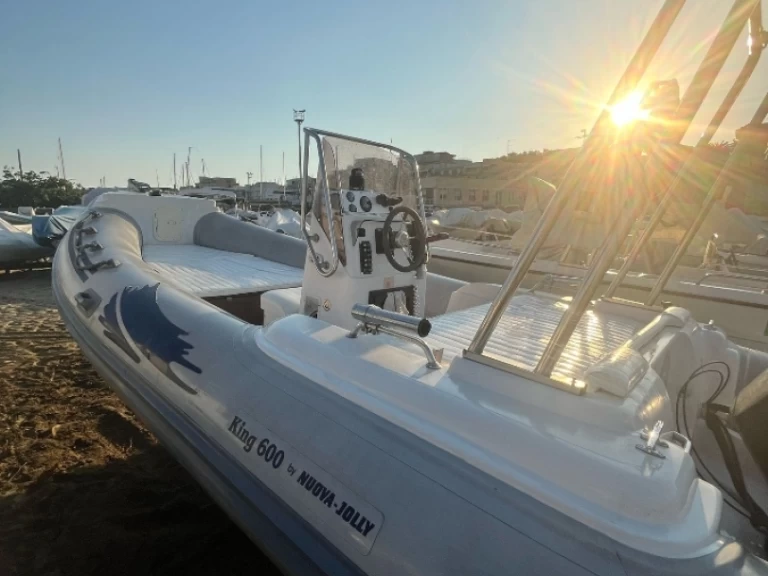 Louez un Nuova Jolly King 600 à Anzio