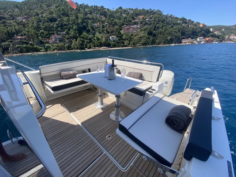 Bateau à moteur à louer à Port La Napoule au meilleur prix