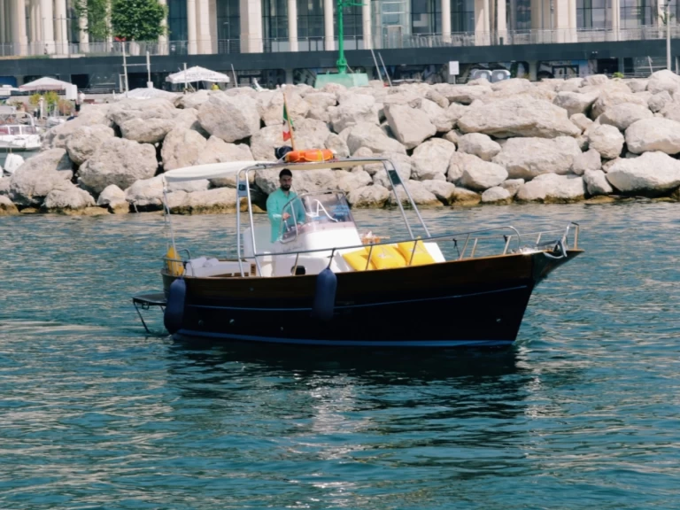 Location Bateau à moteur à Salerne - Fratelli Aprea Sorrento 7,50 open cruise