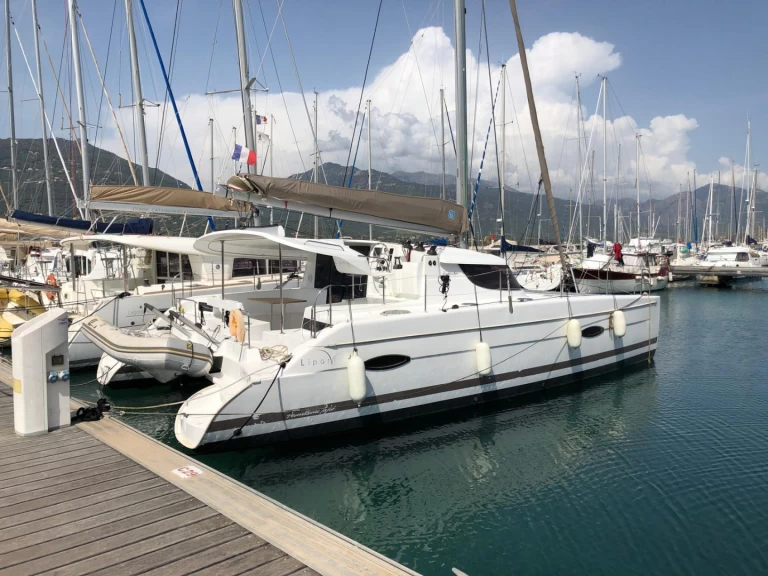 Location bateau Marseille pas cher LIPARI 41 EVOLUTION