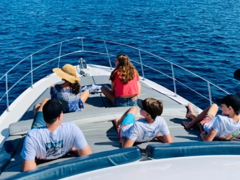 Louez un Sea Ray Sea Ray 400 Sedan Bridge à Monde