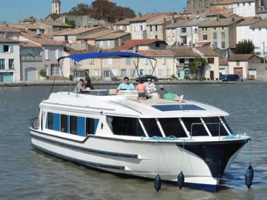Le Boat Vision2 charter bareboat or captained in  Portiragnes