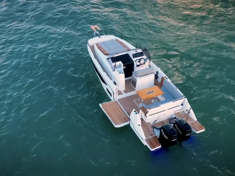 Location à Santa Eulària des Riu - Bénéteau FLYER 9 SUNdeck sur SamBoat