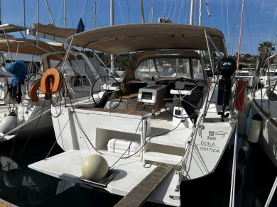 Sailboat hire in Gouviá - Dufour Dufour 390 GL
