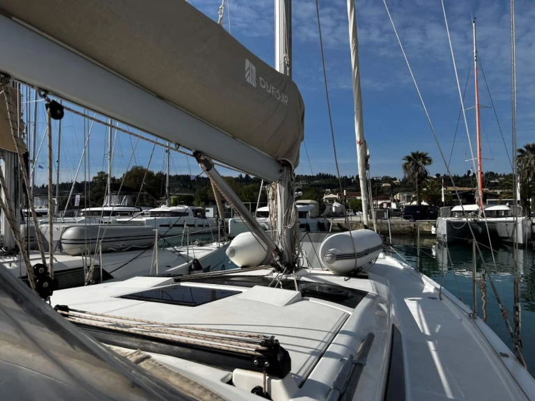 Louez un Dufour Dufour 390 GL à Gouviá