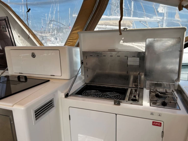 Voilier à louer à Gouviá au meilleur prix