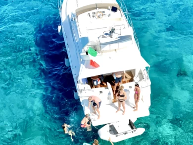 Noleggio Barca a motore con o senza skipper Fairline a Olbia