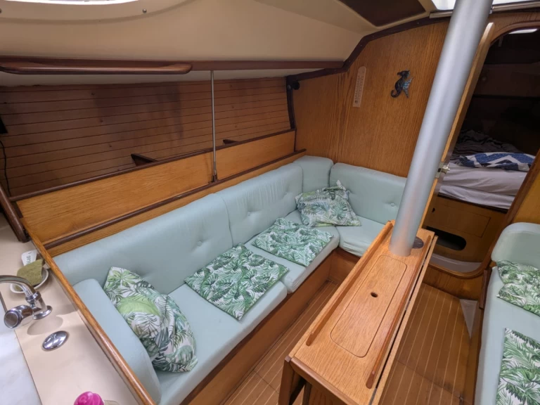 Bénéteau Oceanis 350 a louer à Port de Penerf