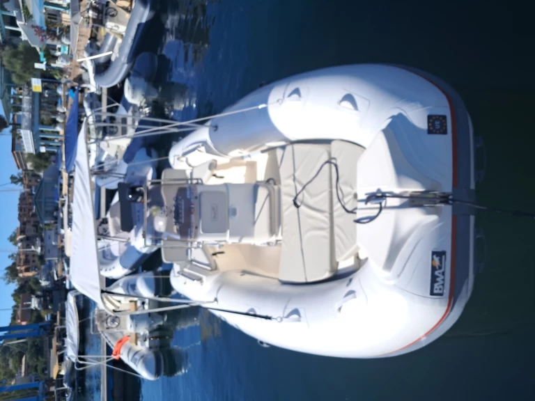 Louer Semi-rigide avec ou sans skipper Bwa à Arbatax Port