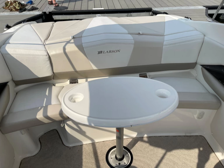 Larson LXI 228 a louer à Aix-les-Bains