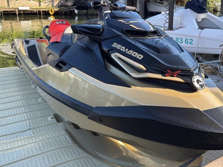 Louez un Sea-Doo RXT-X RS 325 à Mandelieu-la-Napoule