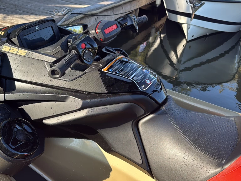 Location bateau Sea-Doo RXT-X RS 325 à Mandelieu-la-Napoule sur Samboat