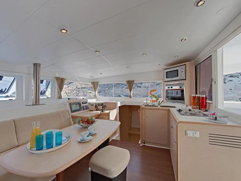 Louer Catamaran avec ou sans skipper Lagoon à Es Jondal