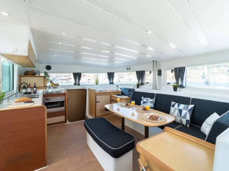 Location bateau Lagoon Lagoon 400 à Sant Antoni de Portmany sur Samboat