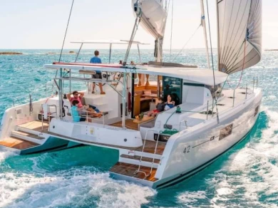 Catamarano a noleggio a Sant Antoni de Portmany al miglior prezzo