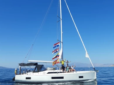 Hire Sailboat with or without skipper Bénéteau Álimos