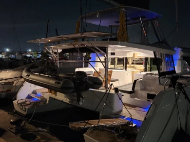 Charter a Lagoon Lagoon 46 in Álimos on Samboat