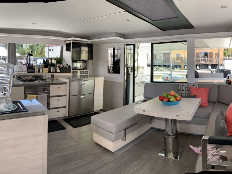 Leopard CHANGES IN LATITUDES a louer à Virgin Gorda