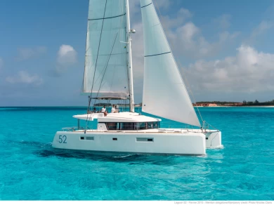 Noleggio Catamarano Lagoon con patente nautica
