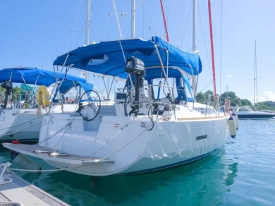 Hire a Jeanneau Sun Odyssey 419 - 3 cab. Saint-George