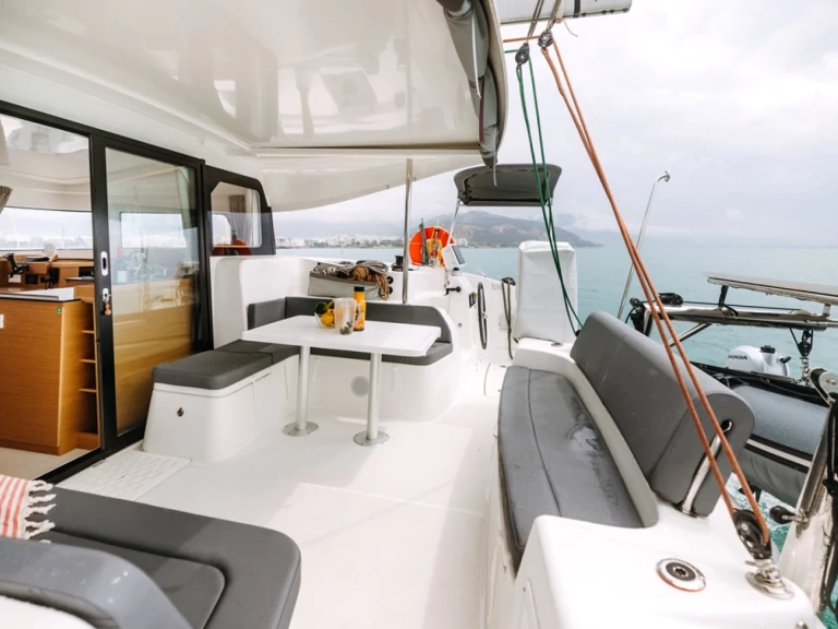 Catamaran à louer à Dème de Vólos au meilleur prix