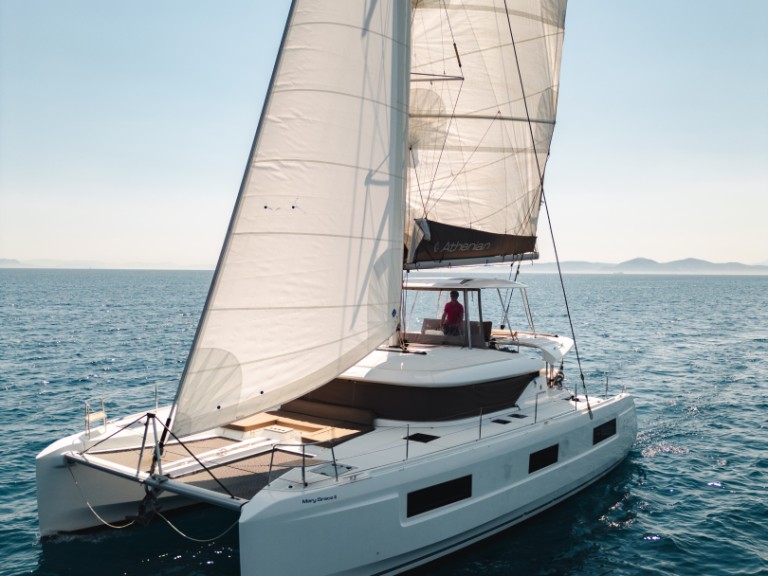 Catamaran à louer à Álimos au meilleur prix