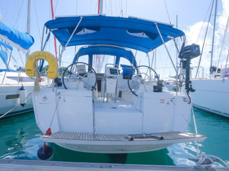 Location bateau Saint-George pas cher Sun Odyssey 419 - 3 cab.