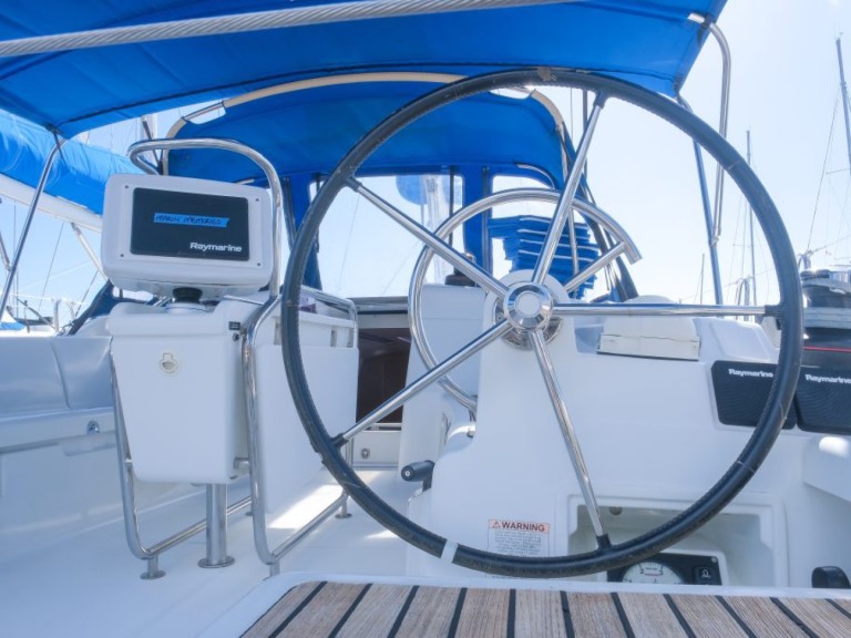 Location bateau Jeanneau Sun Odyssey 419 - 3 cab. à Saint-George sur Samboat