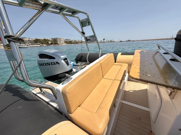 Louer Semi-rigide avec ou sans skipper Vanguard à Puerto Portals