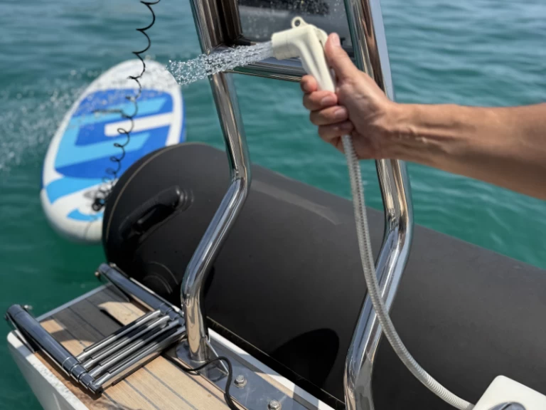 Semi-rigide à louer à Puerto Portals au meilleur prix