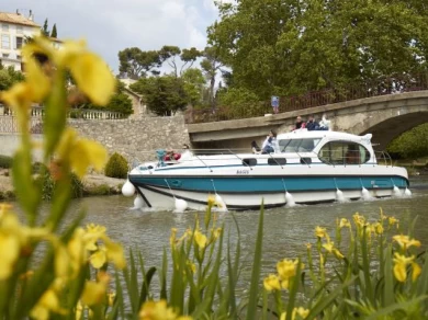 Hire Canal boat with or without skipper Estivale Shannonbridge