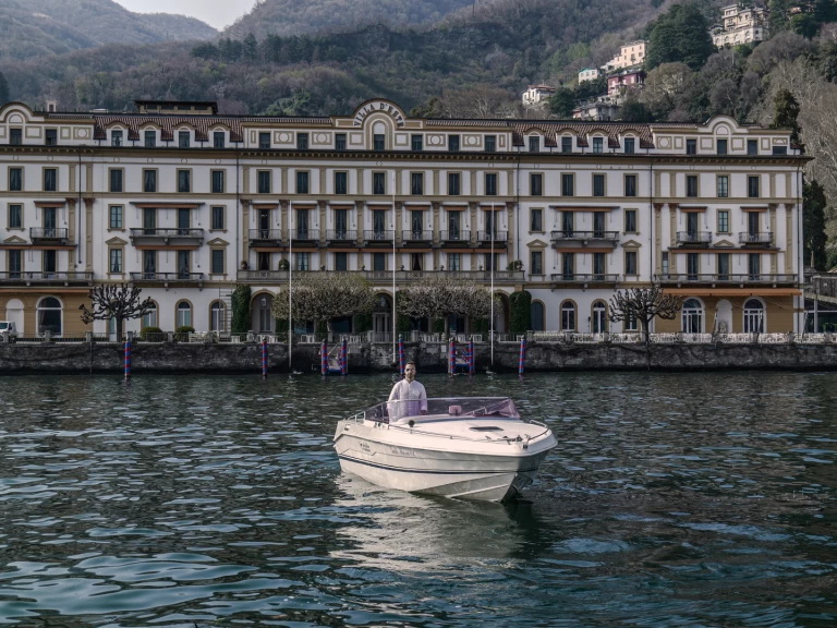 Location Bateau à moteur Airon avec permis