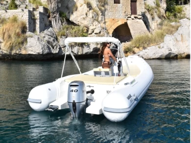 Charter a Altamarea Wave 20 in Palerme on Samboat