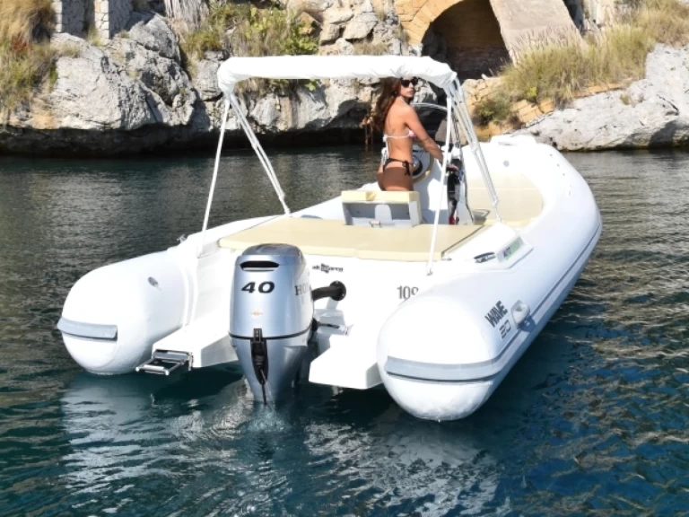 Semi-rigide à louer à Palerme au meilleur prix