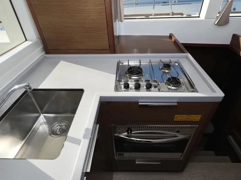 Catamaran à louer à Limassol Marina au meilleur prix