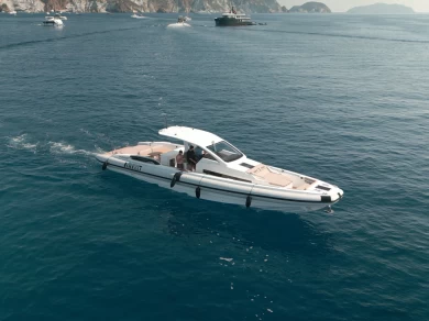 Boat rental Pirelli Pirelli 50 EFB in Torre Annunziata on Samboat