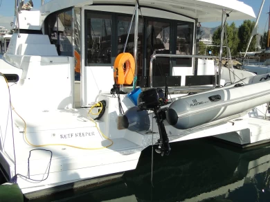 Catamaran to hire Álimos at the best price