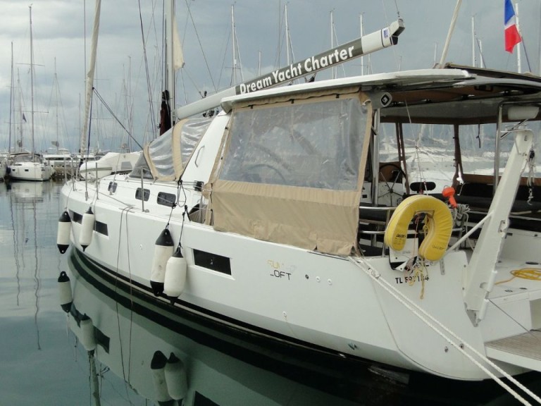 Louer Voilier avec ou sans skipper Jeanneau à Álimos