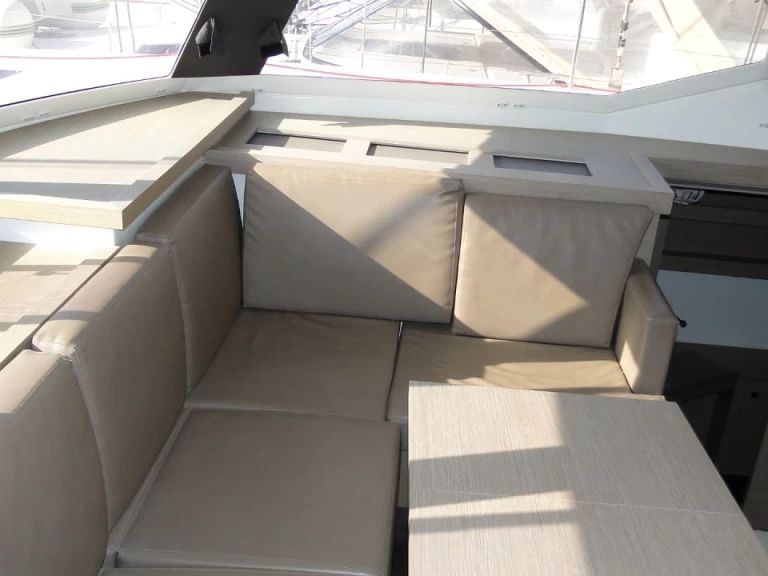 Fountaine Pajot Astrea 42 a louer à Álimos
