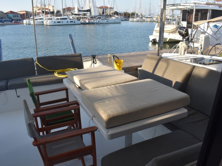 Location Catamaran à Lefkáda - Fountaine Pajot Isla 40